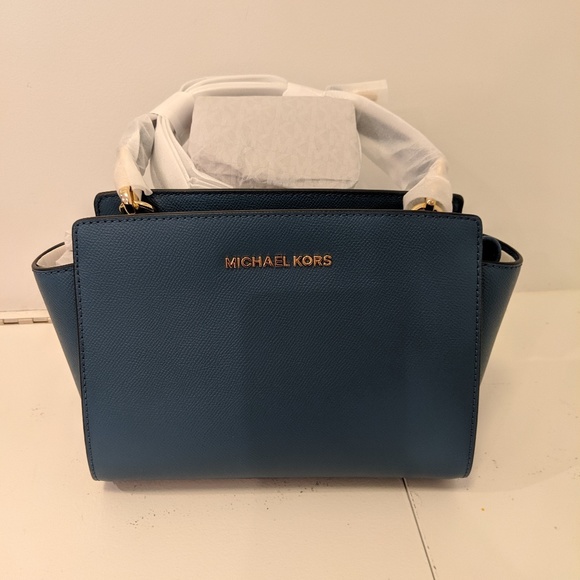 Michael Kors Handbags - Michael Kors Selma Crossbody Dark Chambray